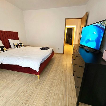 Color Apartments Corneliu Coposu No3 Bukares Bagian luar foto