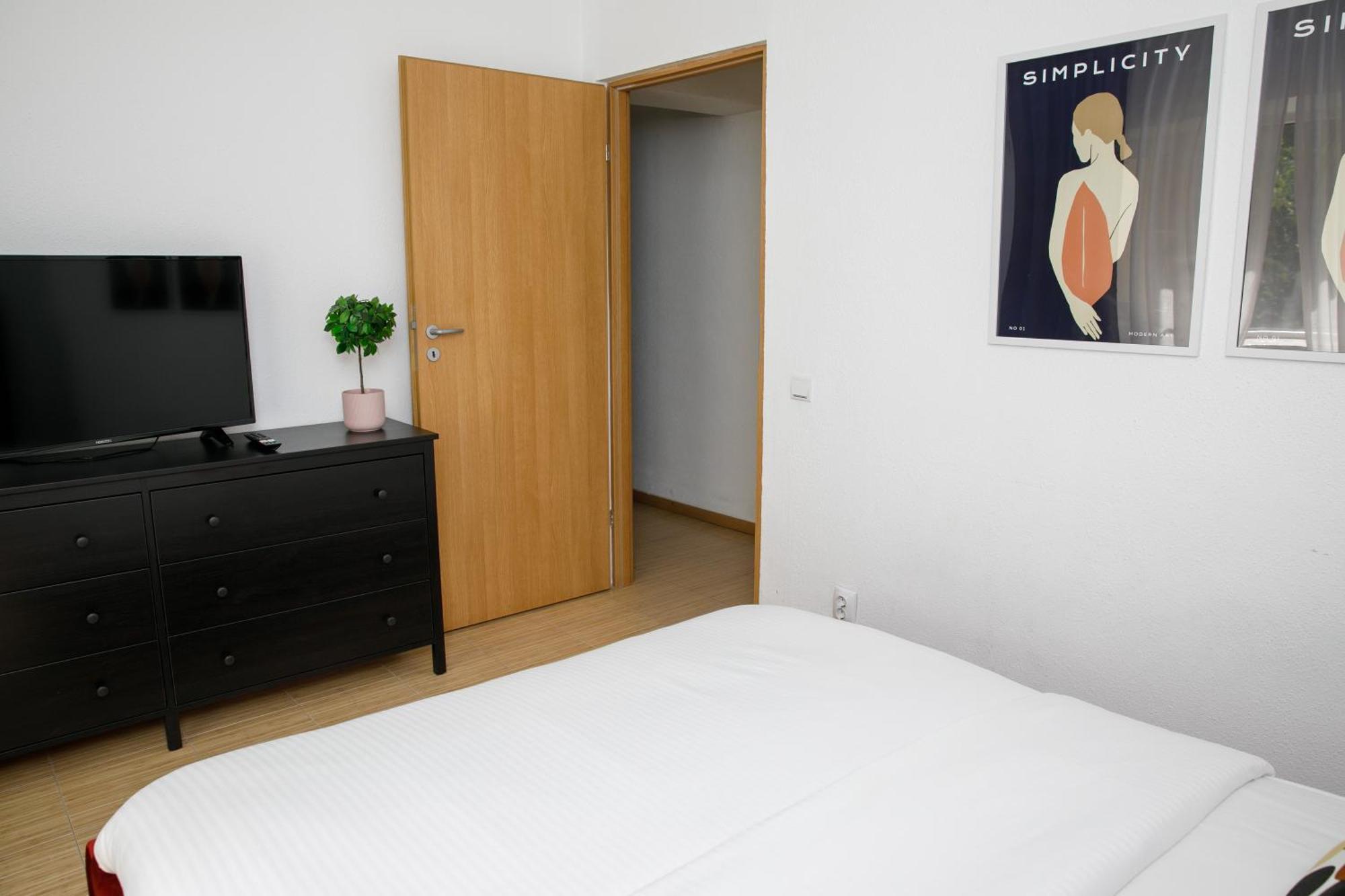 Color Apartments Corneliu Coposu No3 Bukares Bagian luar foto
