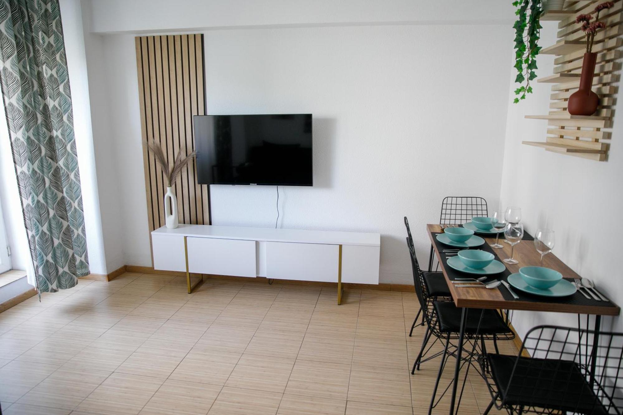 Color Apartments Corneliu Coposu No3 Bukares Bagian luar foto