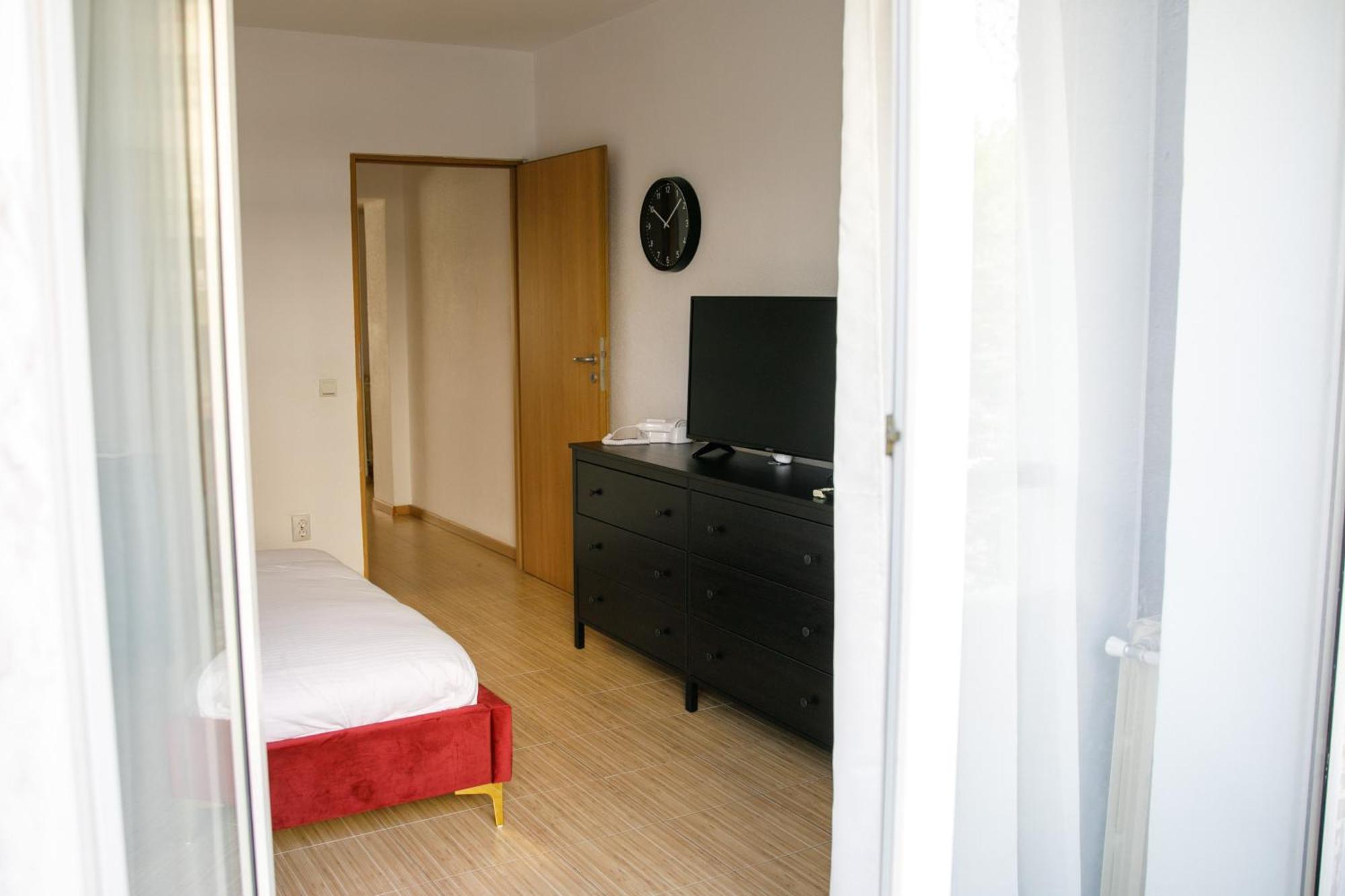 Color Apartments Corneliu Coposu No3 Bukares Bagian luar foto