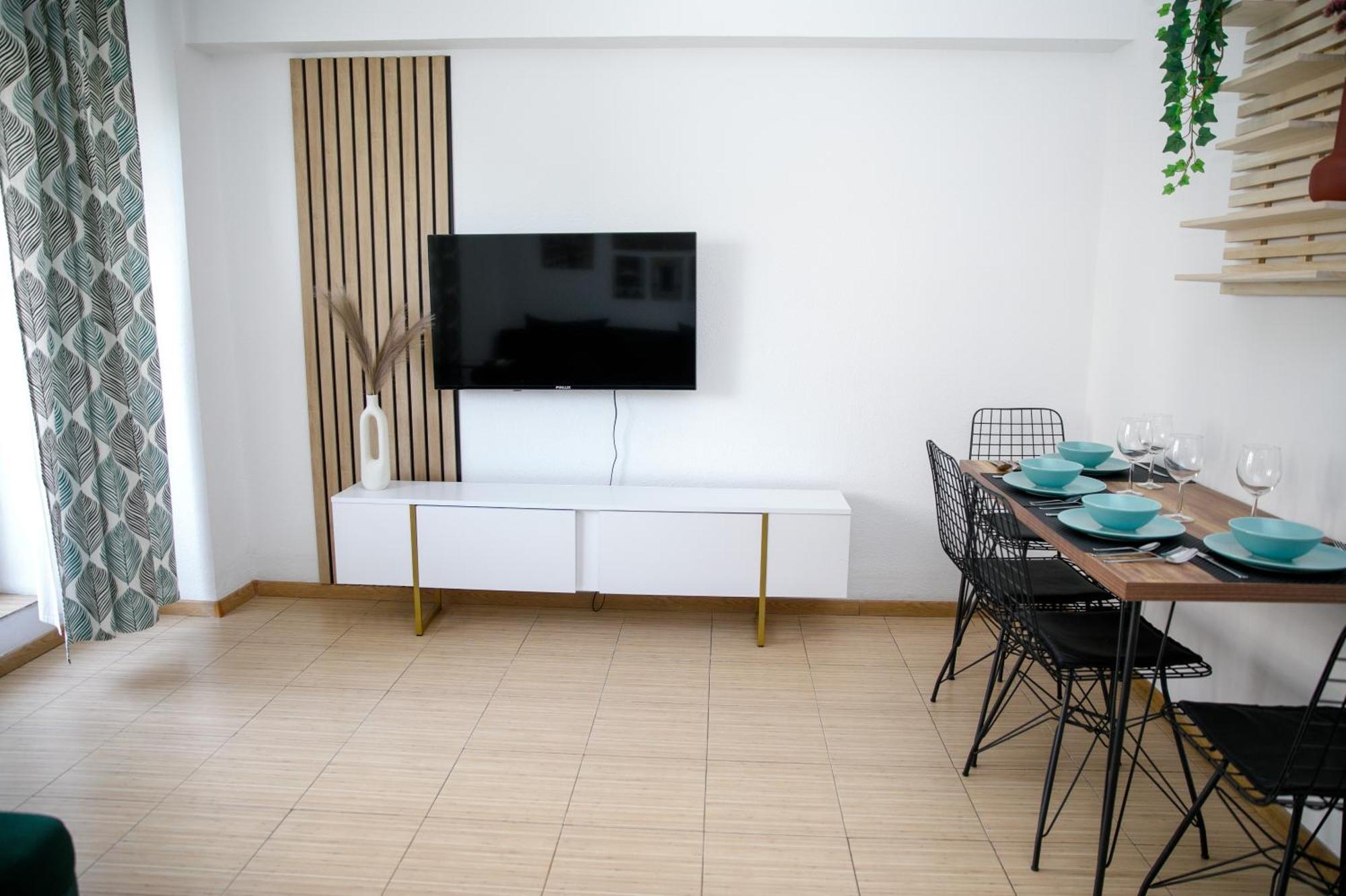 Color Apartments Corneliu Coposu No3 Bukares Bagian luar foto