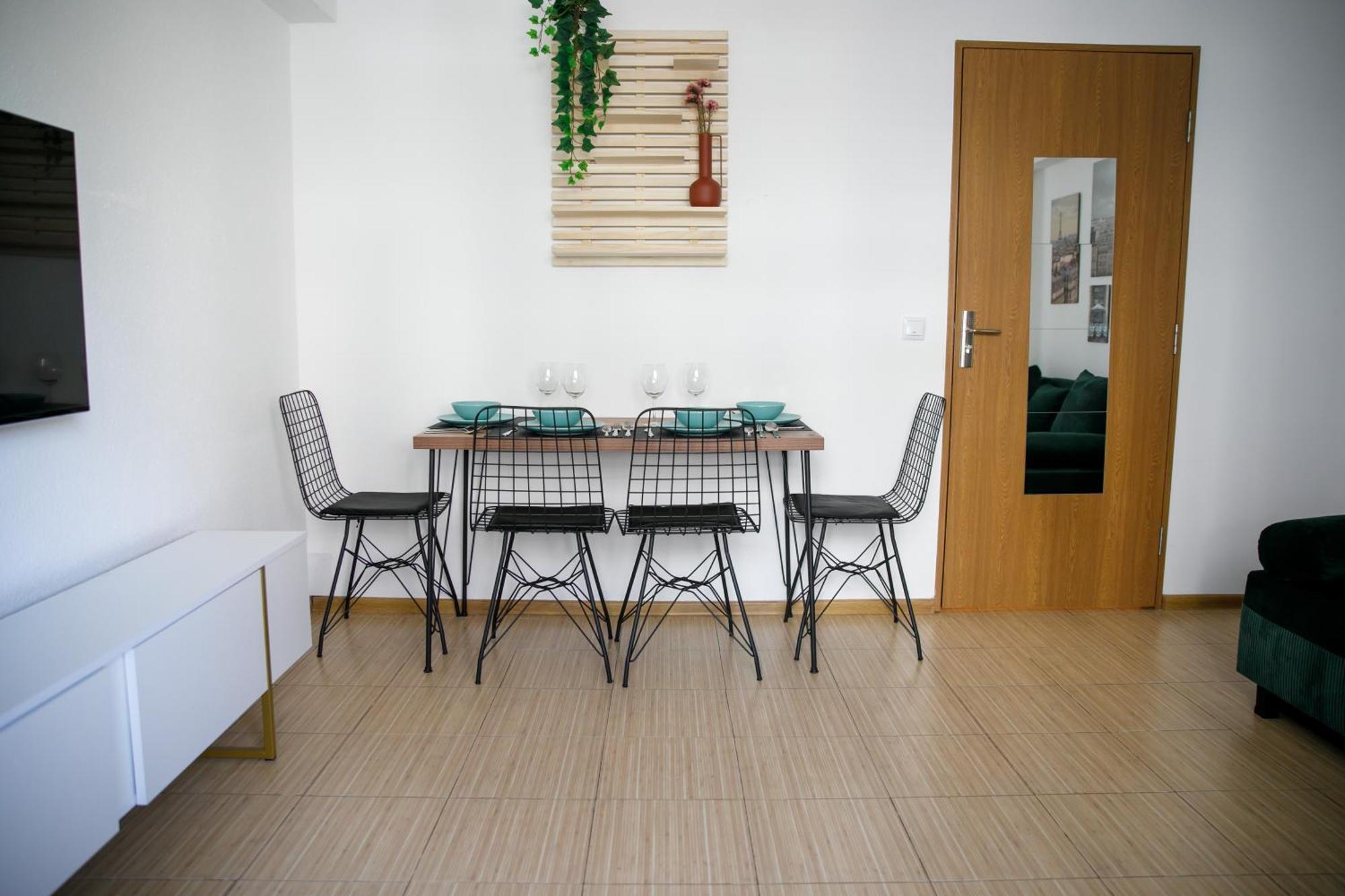 Color Apartments Corneliu Coposu No3 Bukares Bagian luar foto