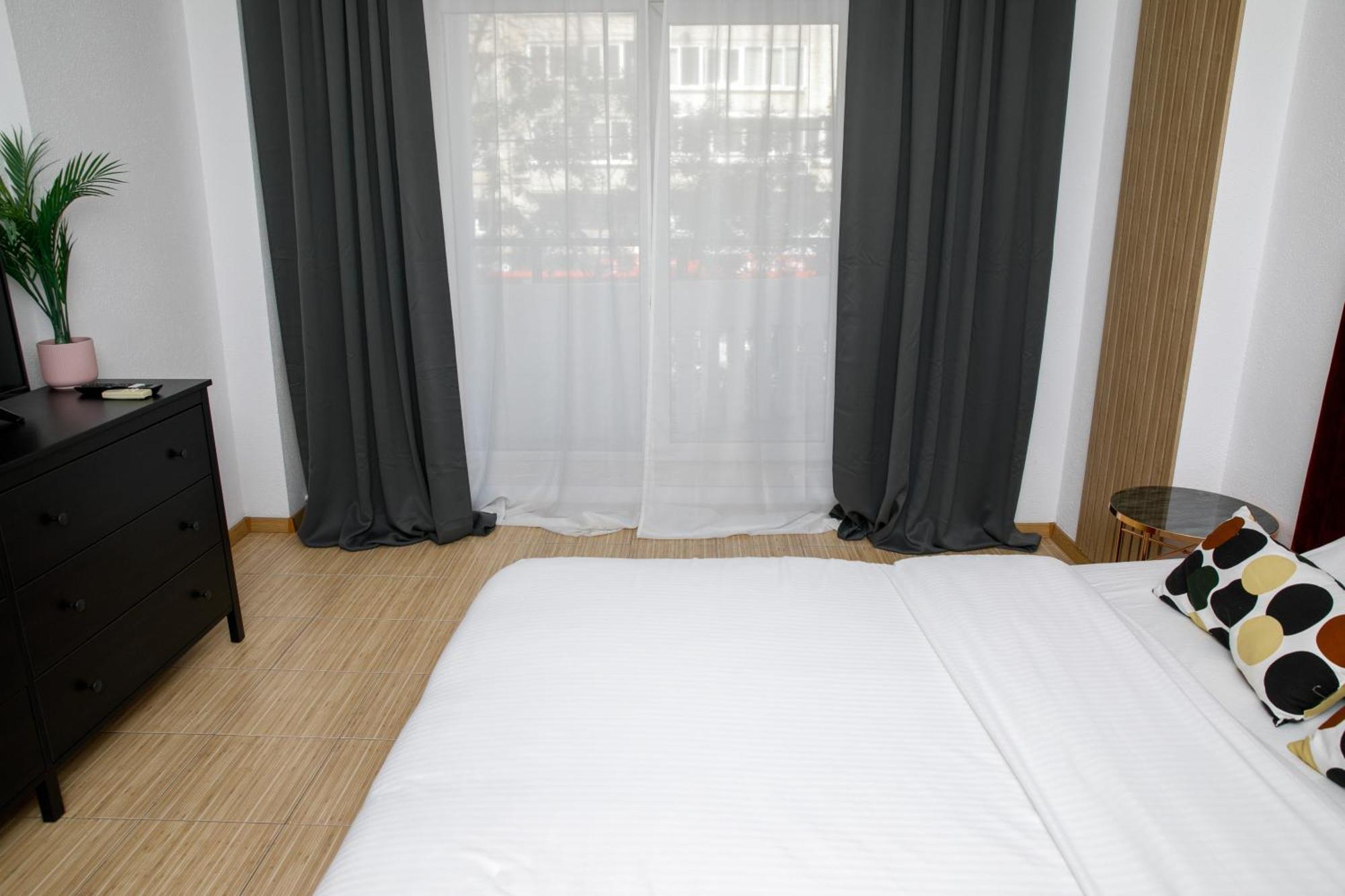 Color Apartments Corneliu Coposu No3 Bukares Bagian luar foto