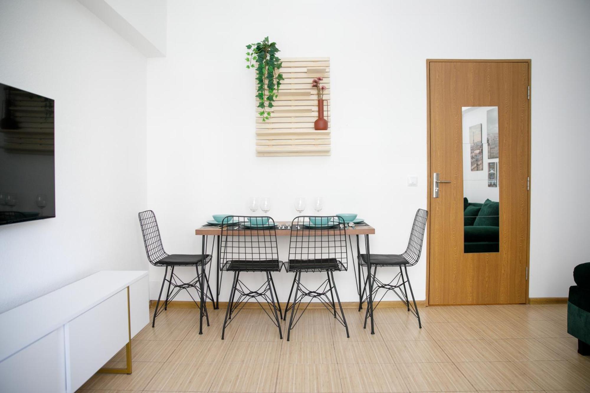 Color Apartments Corneliu Coposu No3 Bukares Bagian luar foto