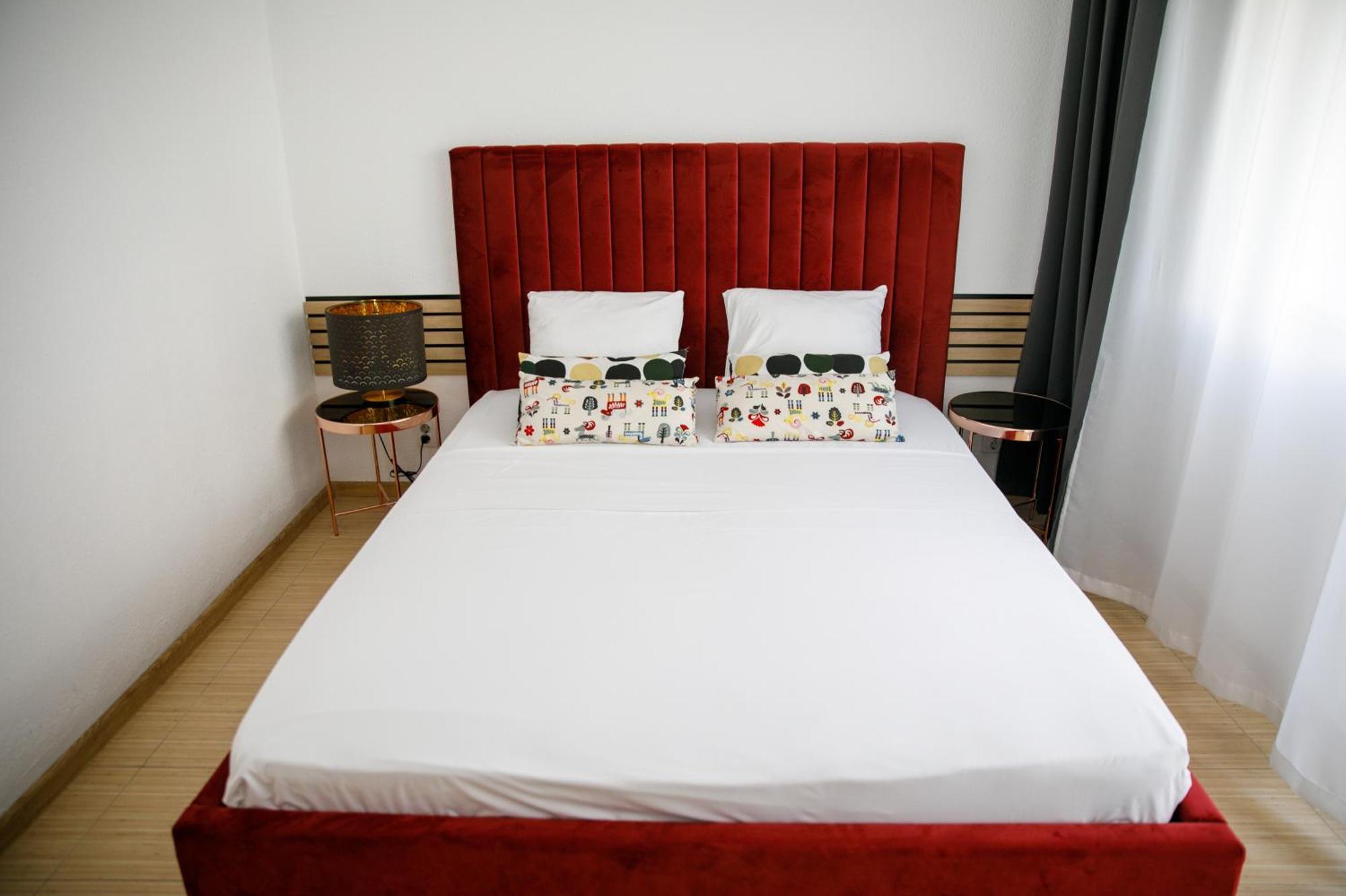 Color Apartments Corneliu Coposu No3 Bukares Bagian luar foto