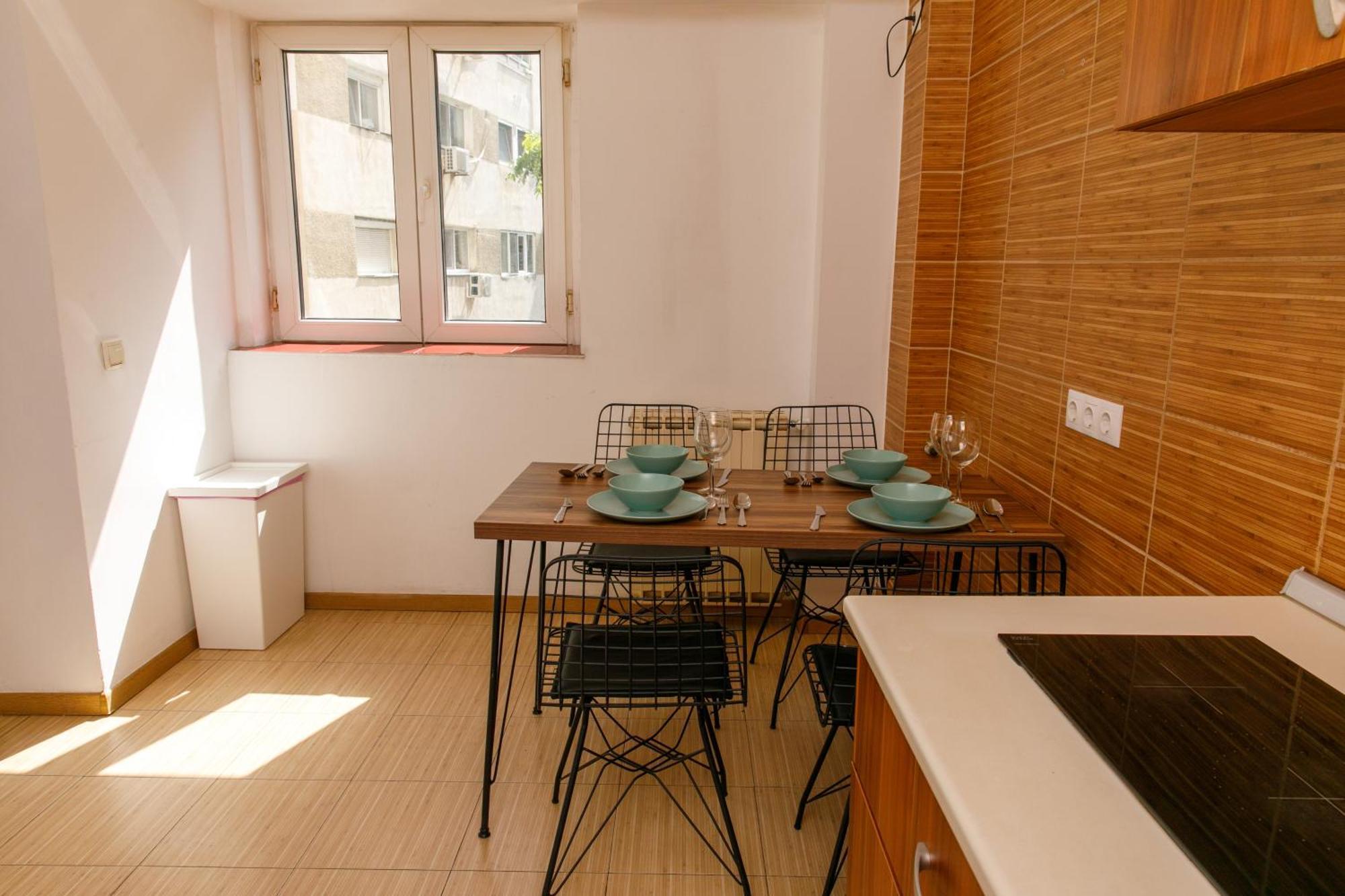 Color Apartments Corneliu Coposu No3 Bukares Bagian luar foto