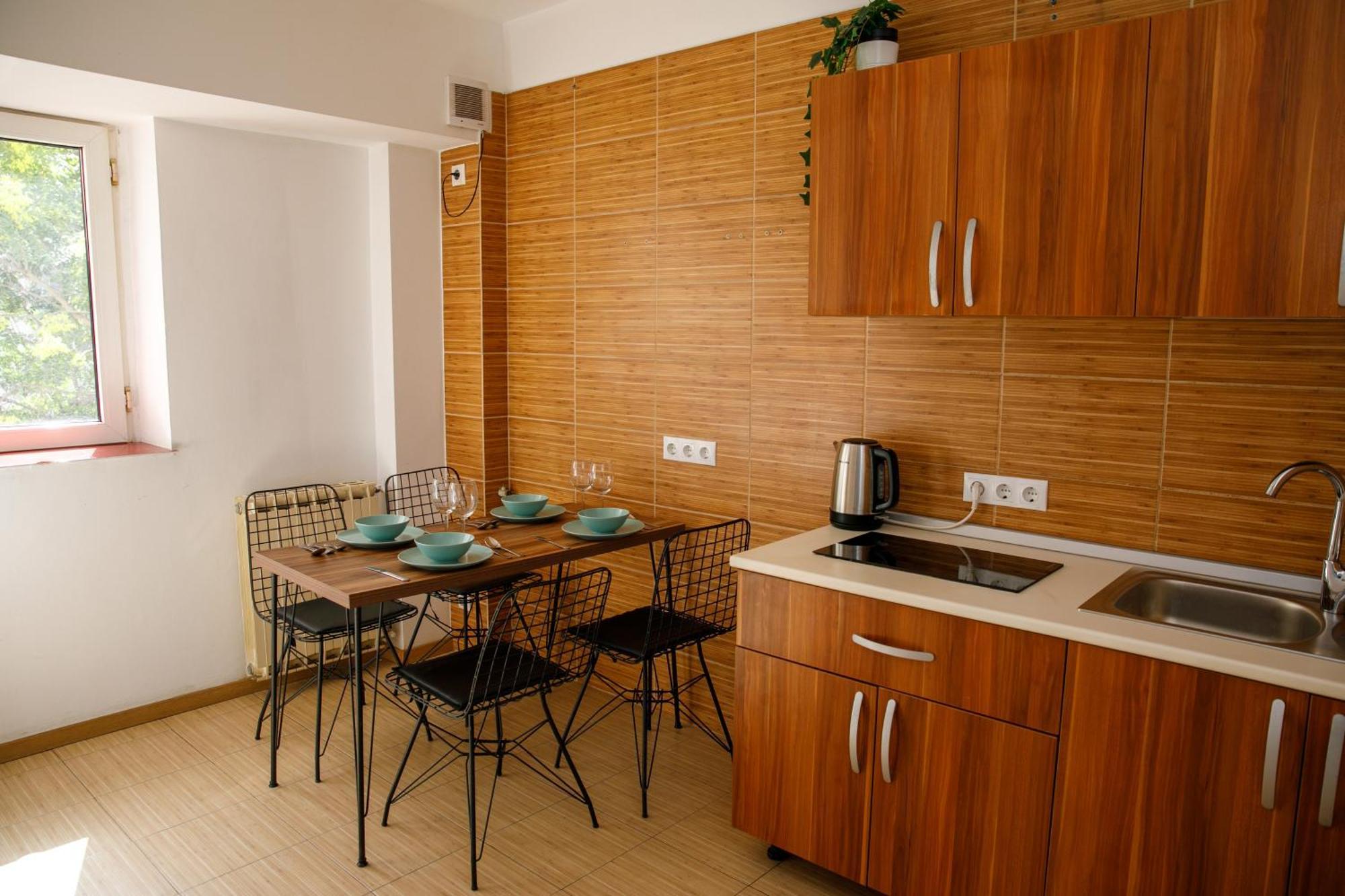 Color Apartments Corneliu Coposu No3 Bukares Bagian luar foto