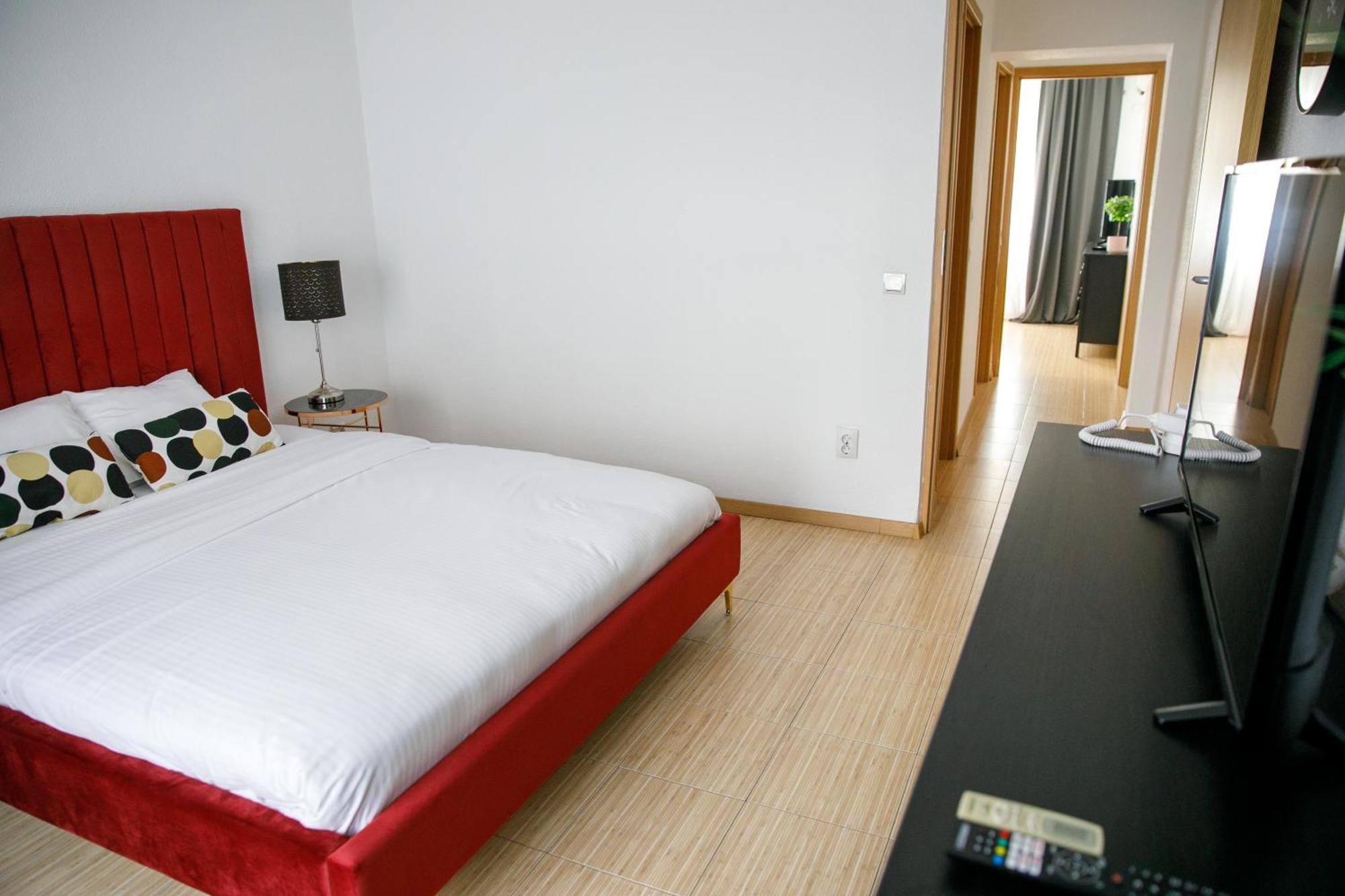 Color Apartments Corneliu Coposu No3 Bukares Bagian luar foto